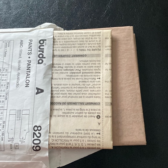 Burda 8209 sewing pattern uncut - Picture 3 of 4